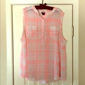 Torrid grapefruit and cream sleeveless  blouse